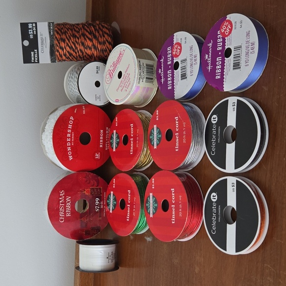 Assorted Ribbons And Bows - Picture 8 of 8